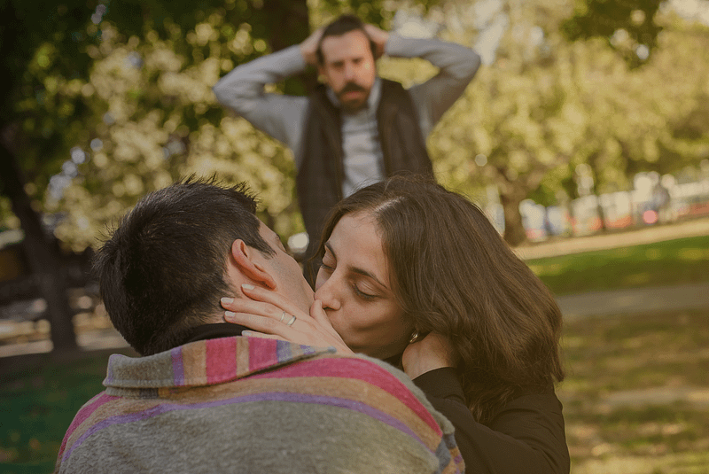 La suspicion d'adultère ou de double vie peut être une source de stress et d'incertitude. Notre équipe utilise des méthodes d'investigation discrètes pour vous apporter des réponses claires, vous aidant à prendre des décisions éclairées concernant votre relation.